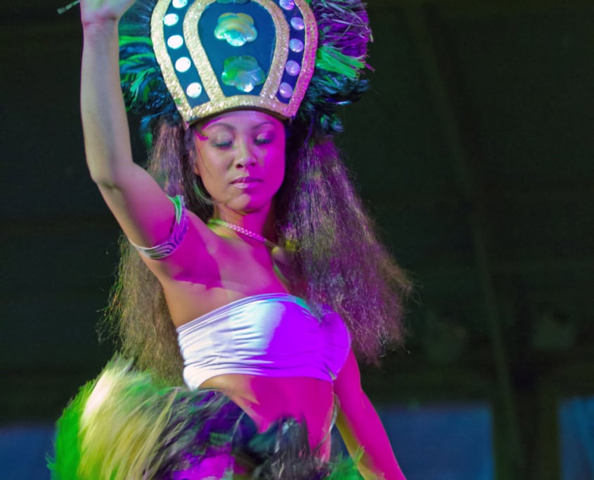 Kauaʻi Lūʻaus 2 - Lady doing hula at a laua show on Kauai